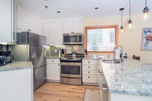 Appartamento, 3 camere da letto | Cucina privata | Frigorifero, forno, macchina per tè/caffè, tostapane