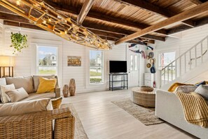 House, 3 Bedrooms | Living area - 801 San Fernando Street 3 Bedroom Home (Fernandina Beach)