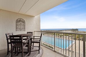 Outdoor dining - 216 Amelia By The Sea 3 Bedroom Condo (Fernandina Beach)