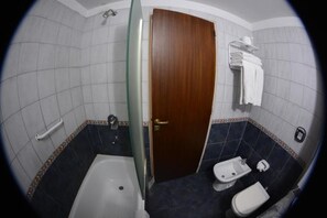 Hair dryer, towels, soap, shampoo - Apart Hotel Alvear (LDK)