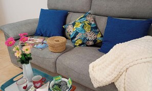 Appartamento, 1 camera da letto, balcone, vista oceano | Area soggiorno