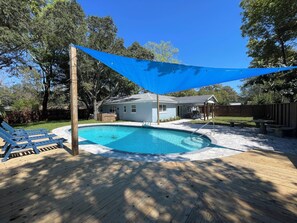 Outdoor pool - Fort Walton Beach, Private Pool Oasis, Sleeps 8, 9 minutes to Beach, no animals (Fort Walton Beach)