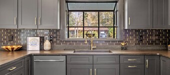  FWB Pool House Private Oasis Near Beaches,4 rooms,3 queen beds,sleeps 8, no pet