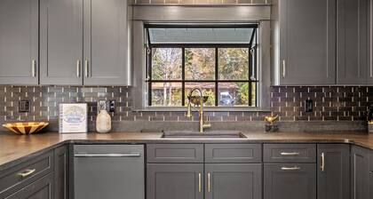 FWB Pool House Private Oasis Near Beaches,4 rooms,3 queen beds,sleeps 8, no pet