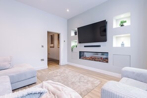 Interior - Spring Mount | 3 Bedrooms | Close to Convention Centre (Harrogate)