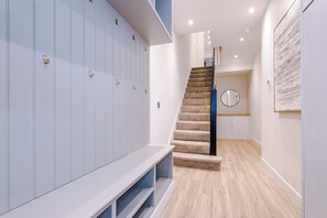 Interior - Spring Mount | 3 Bedrooms | Close to Convention Centre (Harrogate)