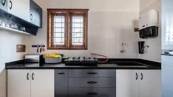 Vila | Cozinha privada | Geladeira, talheres/pratos/utensílios de cozinha