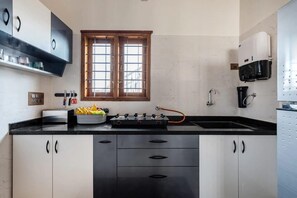 Vila | Dapur pribadi | Lemari es dan peralatan masak/sendok-piring