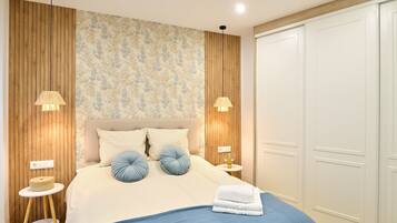 Iron/ironing board, WiFi, bed sheets