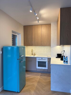 Geladeira, fogão, cooktop, lava-louças