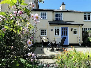 Cottage | Outdoor dining - Half Moon Cottage (Lyme Regis)