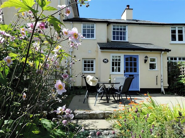 Half Moon Cottage - Lyme Regis