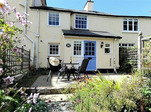 Cottage | Outdoor dining - Half Moon Cottage (Lyme Regis)