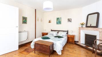3 chambres, fer et planche à repasser, Wi-Fi, draps fournis