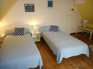 3 bedrooms, iron/ironing board, WiFi, bed sheets