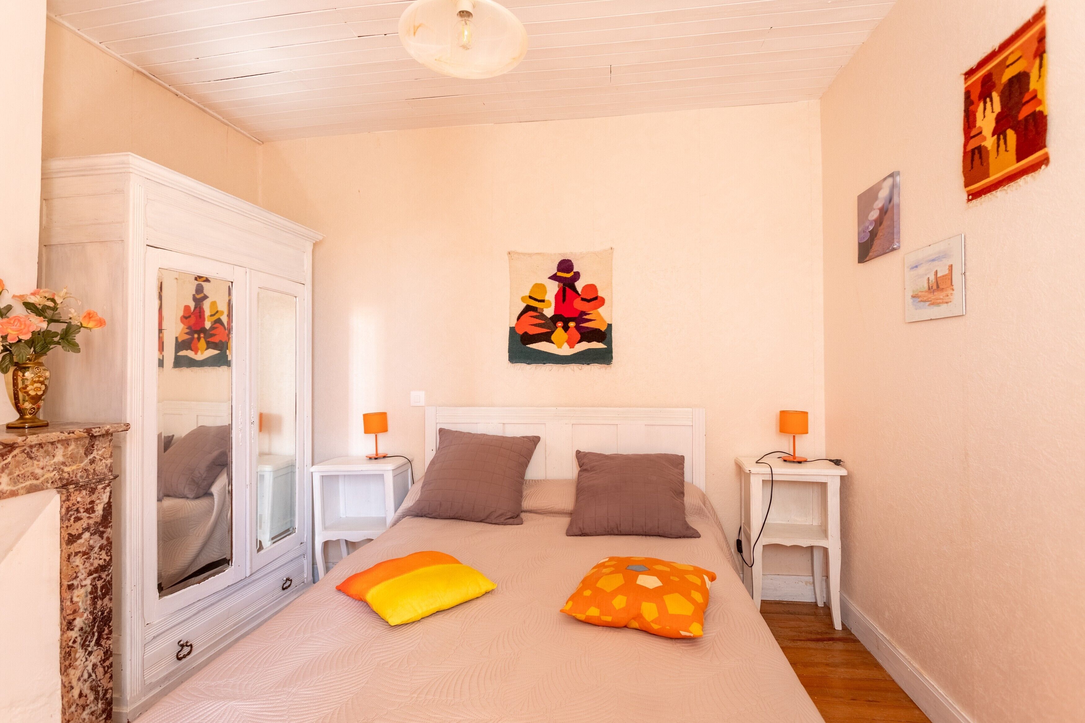 3 chambres, fer et planche à repasser, Wi-Fi, draps fournis