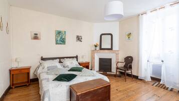 3 chambres, fer et planche à repasser, Wi-Fi, draps fournis