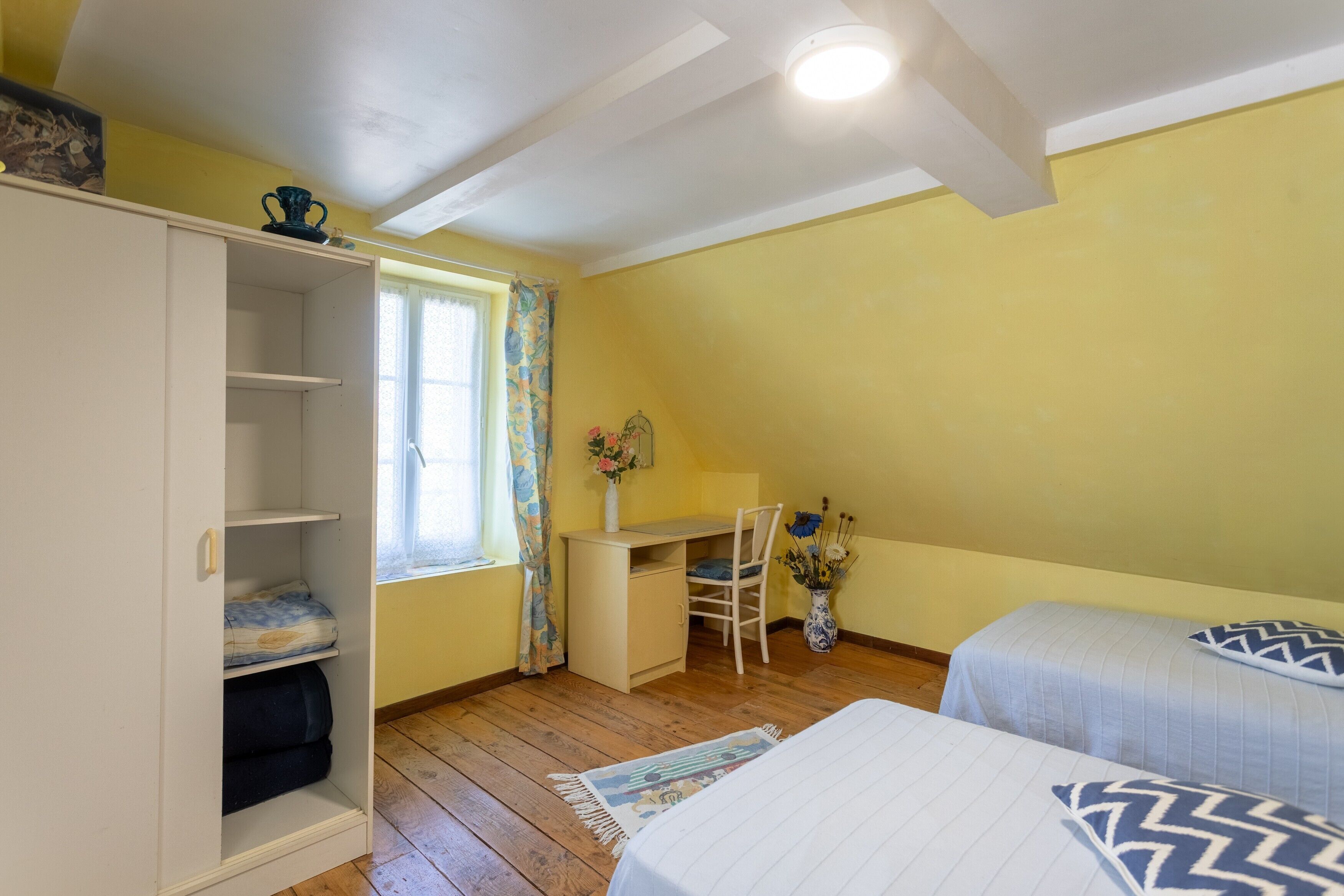 3 chambres, fer et planche à repasser, Wi-Fi, draps fournis