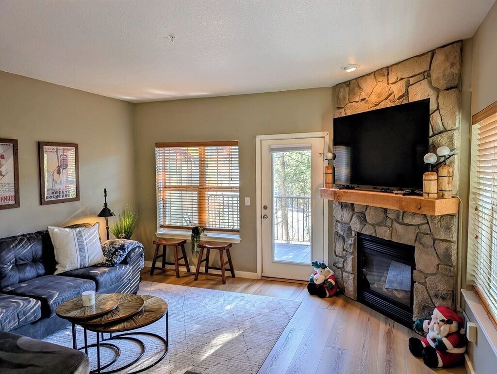 Chalet 62 At The Official Collins Lake Resort - Cooper Spur Mountain Resort, OR