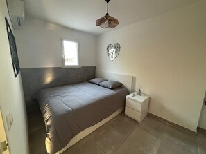 2 室のベッドルーム、WiFi、ベッドシーツ