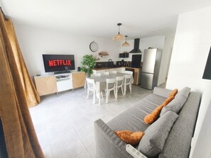 Living area - Charming T3 maisonette with garden (La Motte-d'Aigues)