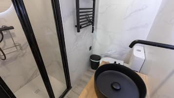 Standard Double Room | Bathroom