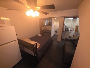 WiFi, bed sheets - Cute & Cozy studio furnished apartment with everything you need! Clean & Safe (Schenectady)