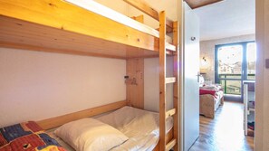 Room - Cute studio apartment for 4 people, balcony and garage (Chamrousse)