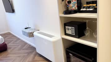 Suite 903 | Seprai antialergi, minibar, kedap suara, dan Wi-Fi gratis