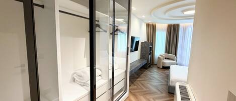 Suite 902 | Allergiatestatut vuodevaatteet, minibaari, äänieristys, ilmainen Wi-Fi