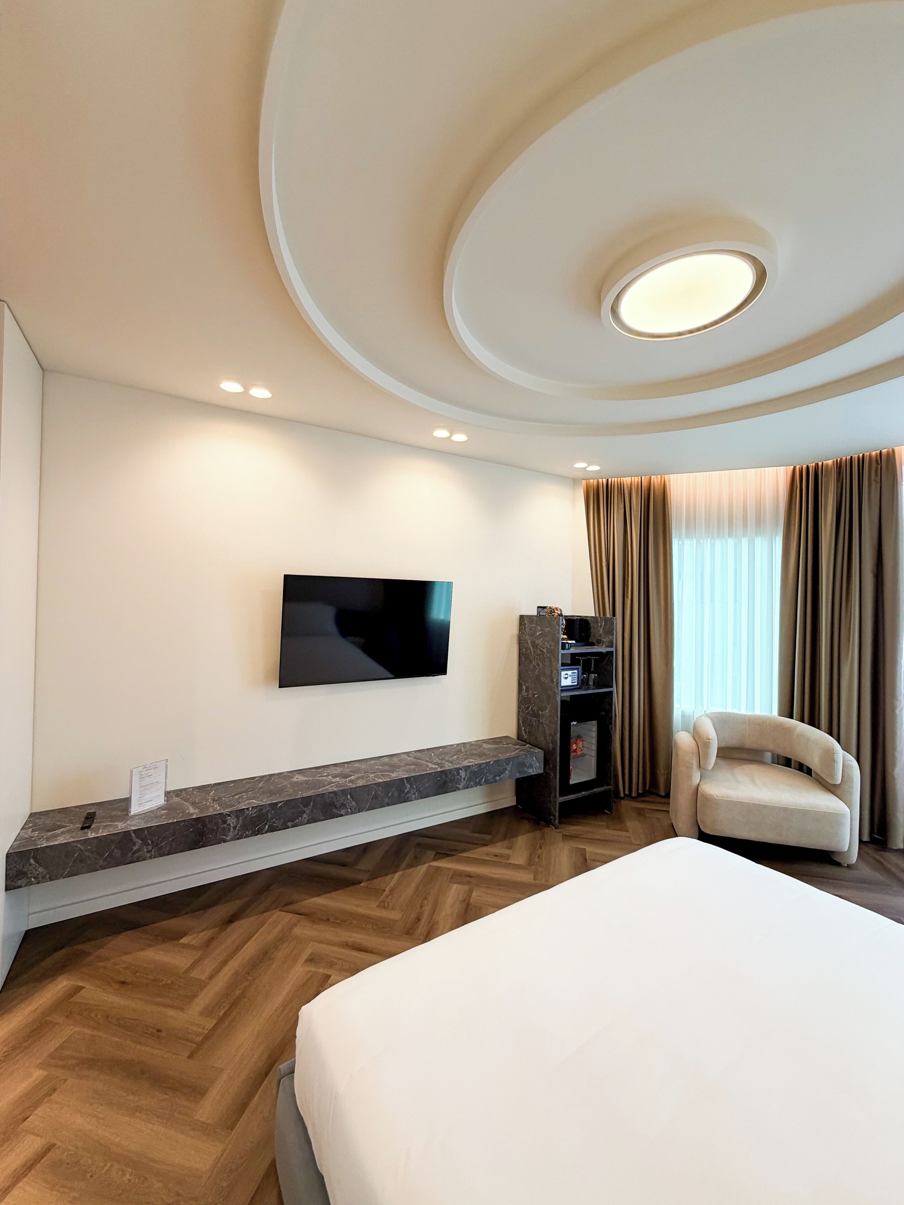 Hypo-allergenic bedding, minibar, soundproofing, free WiFi