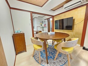 Living area - HANAYADO SHINJUKU (Tokyo)