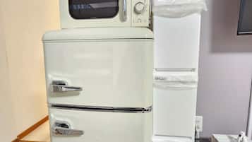 Apartamento básico, 1 cama de casal, sacada, vista para a cidade | Cozinha privada