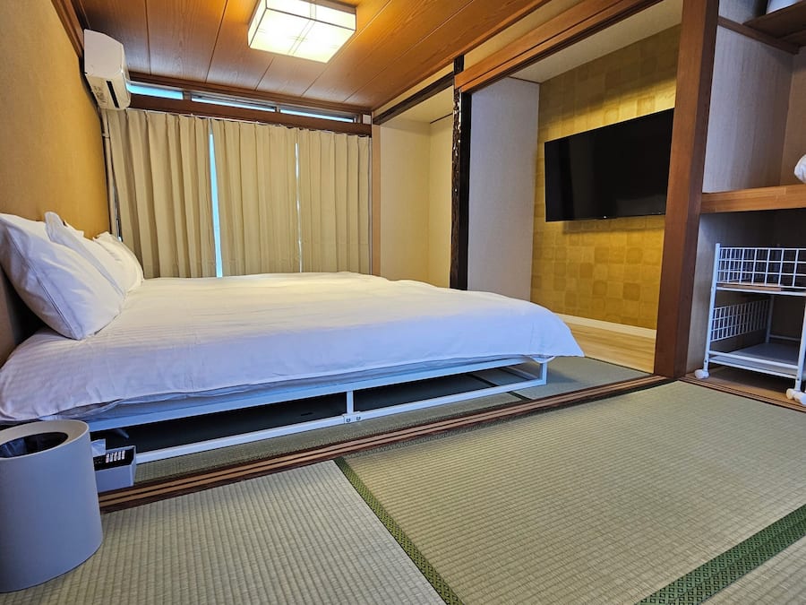 Căn hộ dành cho gia đình, 3 phòng ngủ, ban công, quang cảnh thành phố | Màn/rèm cản sáng, bàn ủi/dụng cụ ủi quần áo