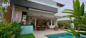 Sobrado de Alto Padrão para Temporada – Conforto, Lazer e Acesso à Praia