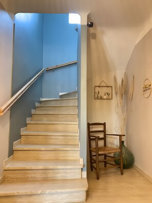 Interior - Mas la Péquélette – Peaceful Provençal Retreat for Up to 6 Guests (Pernes-les-Fontaines)