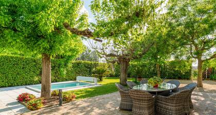 Mas La Péquélette avec piscine privée, Wi-Fi et climatisation