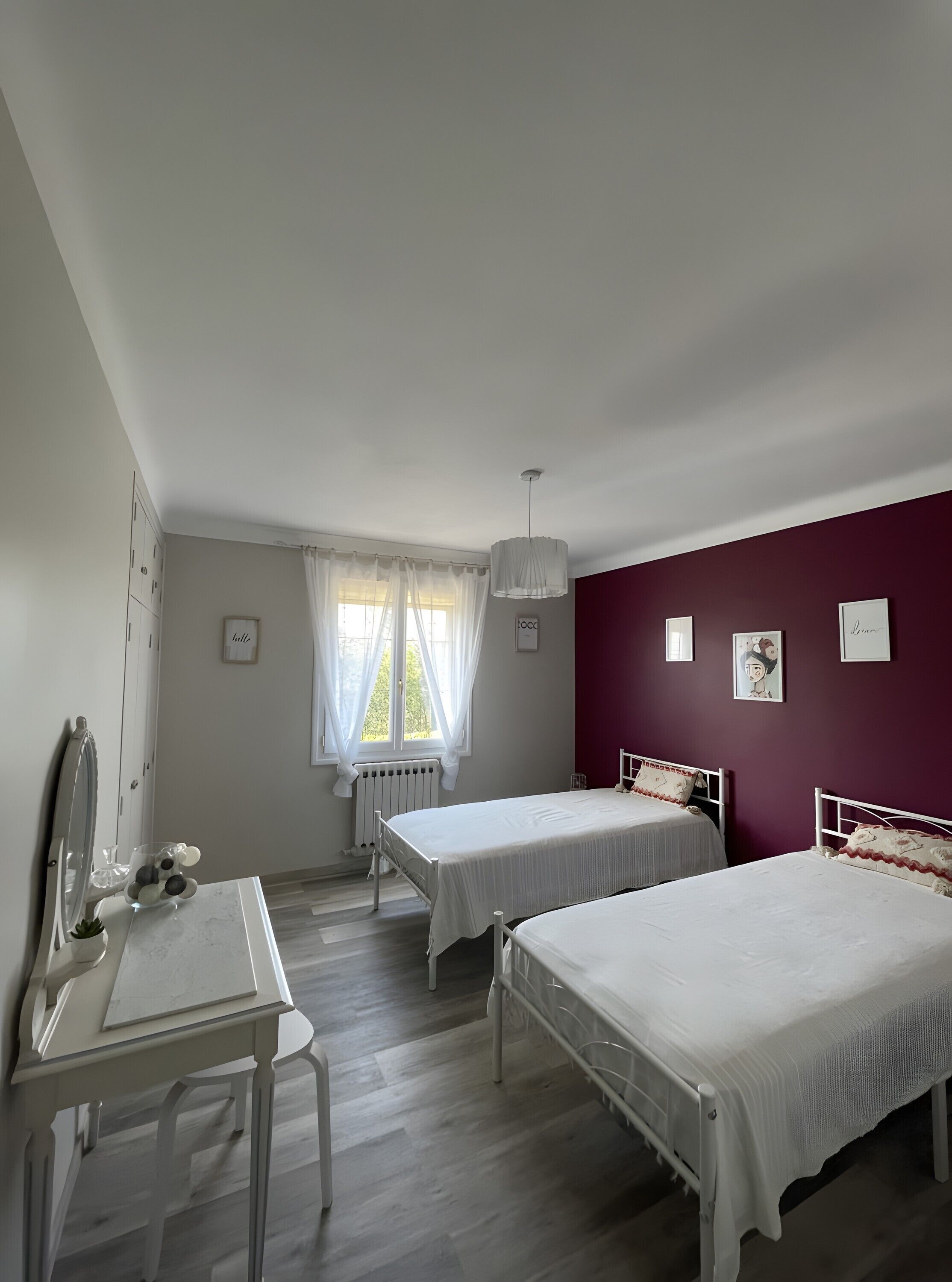 Iron/ironing board, WiFi, bed sheets