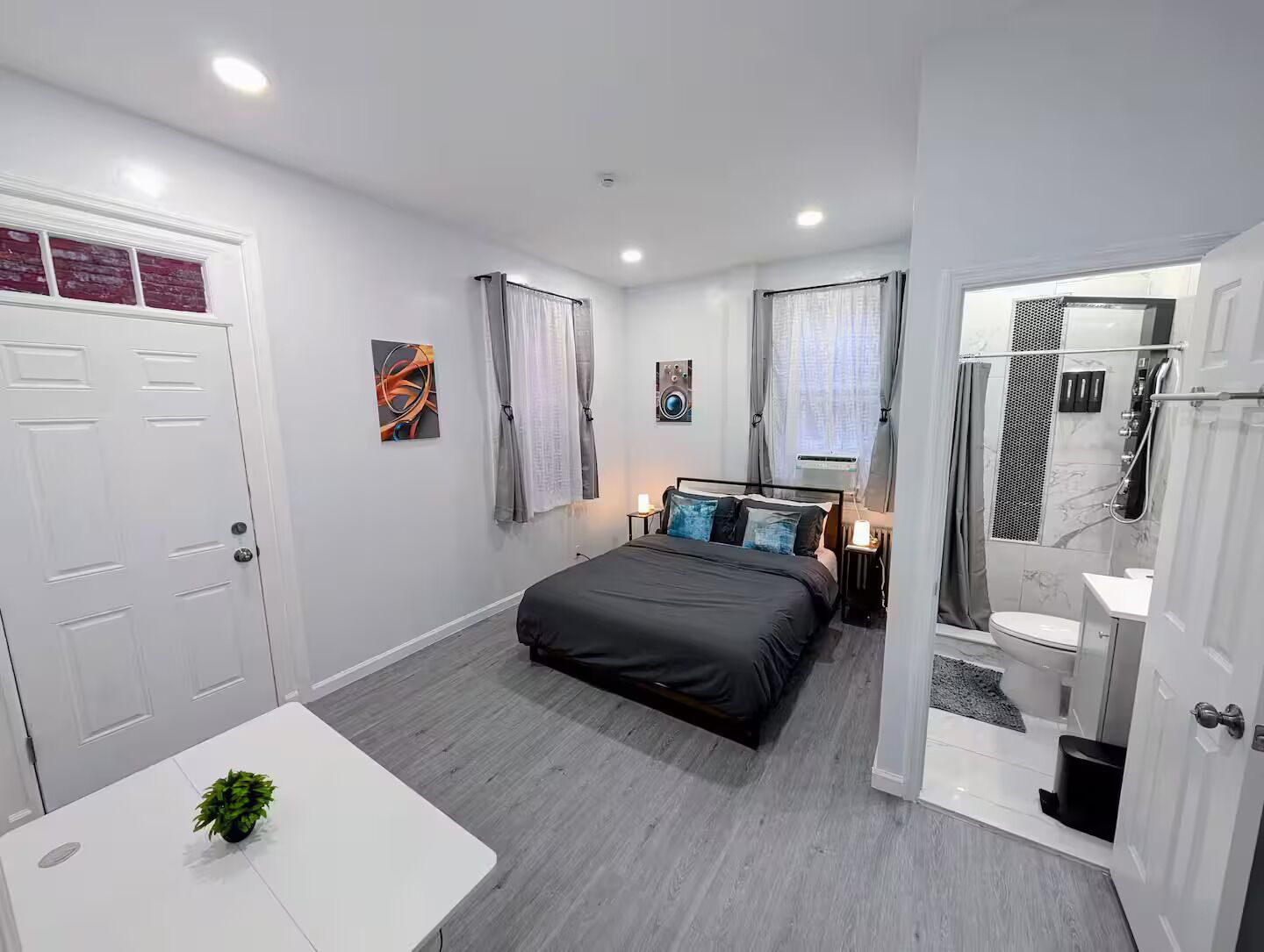 Iron/ironing board, WiFi, bed sheets