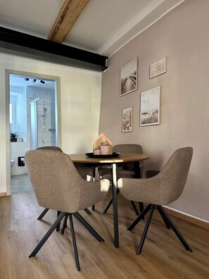 Dining - Wohnzeit by Zirwick Apartment (Windischeschenbach)