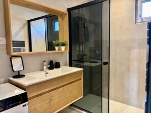 Shower, hair dryer, towels, soap - Apartment Xel-Lac, 4 pers, Annecy (Annecy)