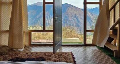The Ridge | Hill Top | Sainjh Valley - TrekNgo, Entire cottage in Sainj, India