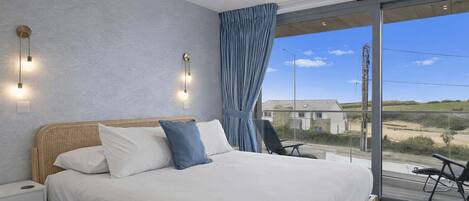 3 Schlafzimmer, Schreibtisch, Bügeleisen/Bügelbrett, Reisekinderbett