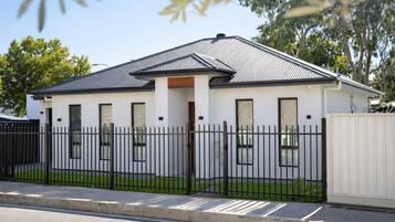 House, 3 Bedrooms, Accessible, Smoking | Bahagian luar