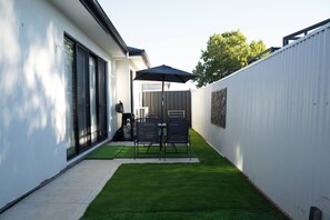 Outdoor dining - Cosy Retreat Hilton SA (Adelaide)