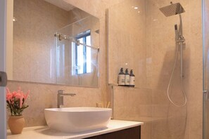 House, 3 Bedrooms, Accessible, Smoking | Bathroom - Cosy Retreat Hilton SA (Adelaide)