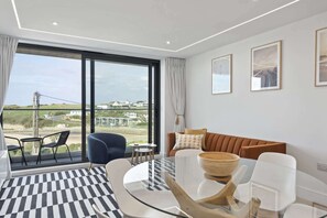 Interior - Luxurious Apartment, Balcony & Sea Views, Parking (Newquay)