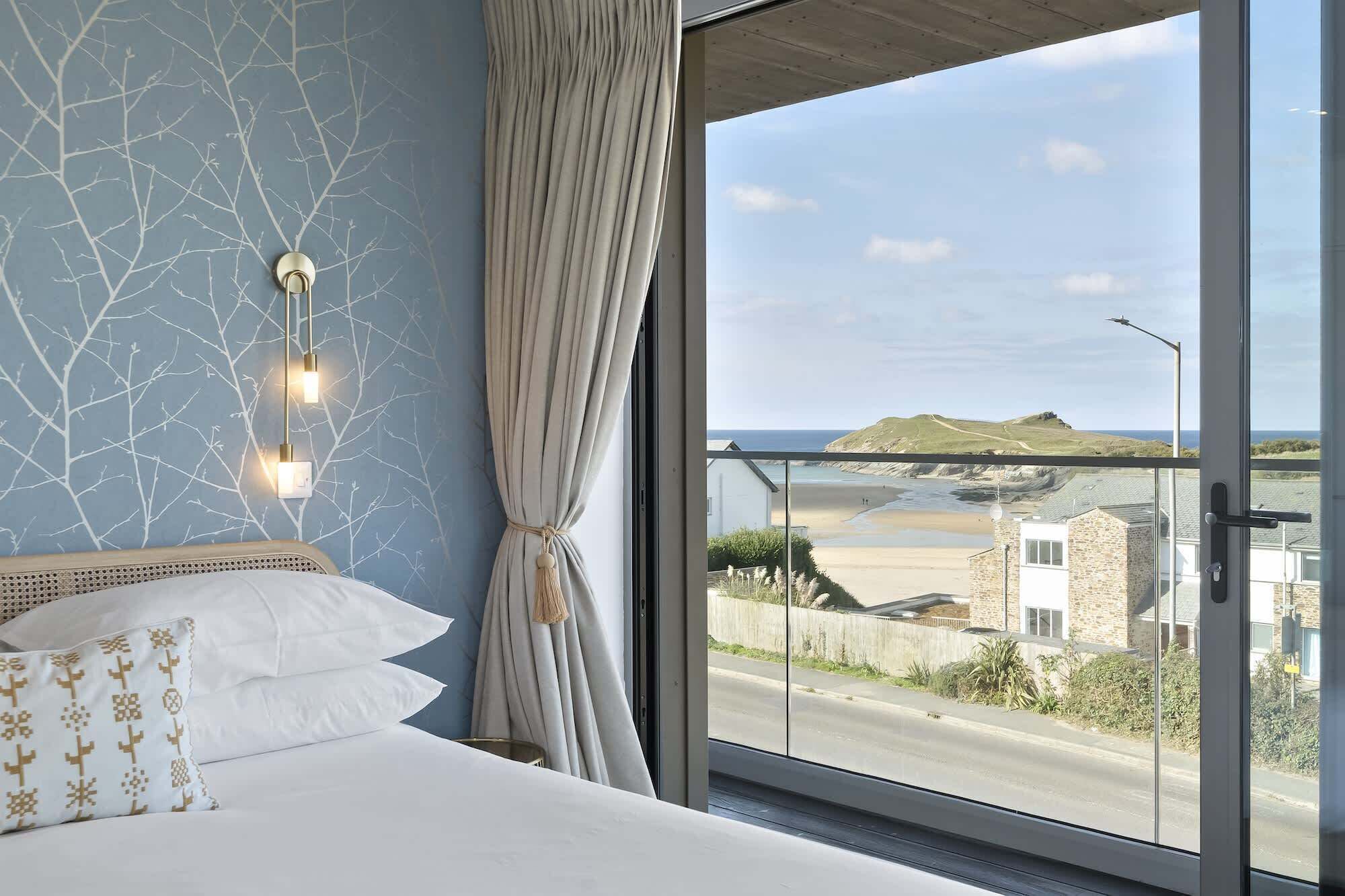 办公桌、熨斗/熨衣板、旅行婴儿床、WiFi