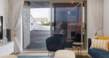 Modern Groundfloor Apartment with Private Parking