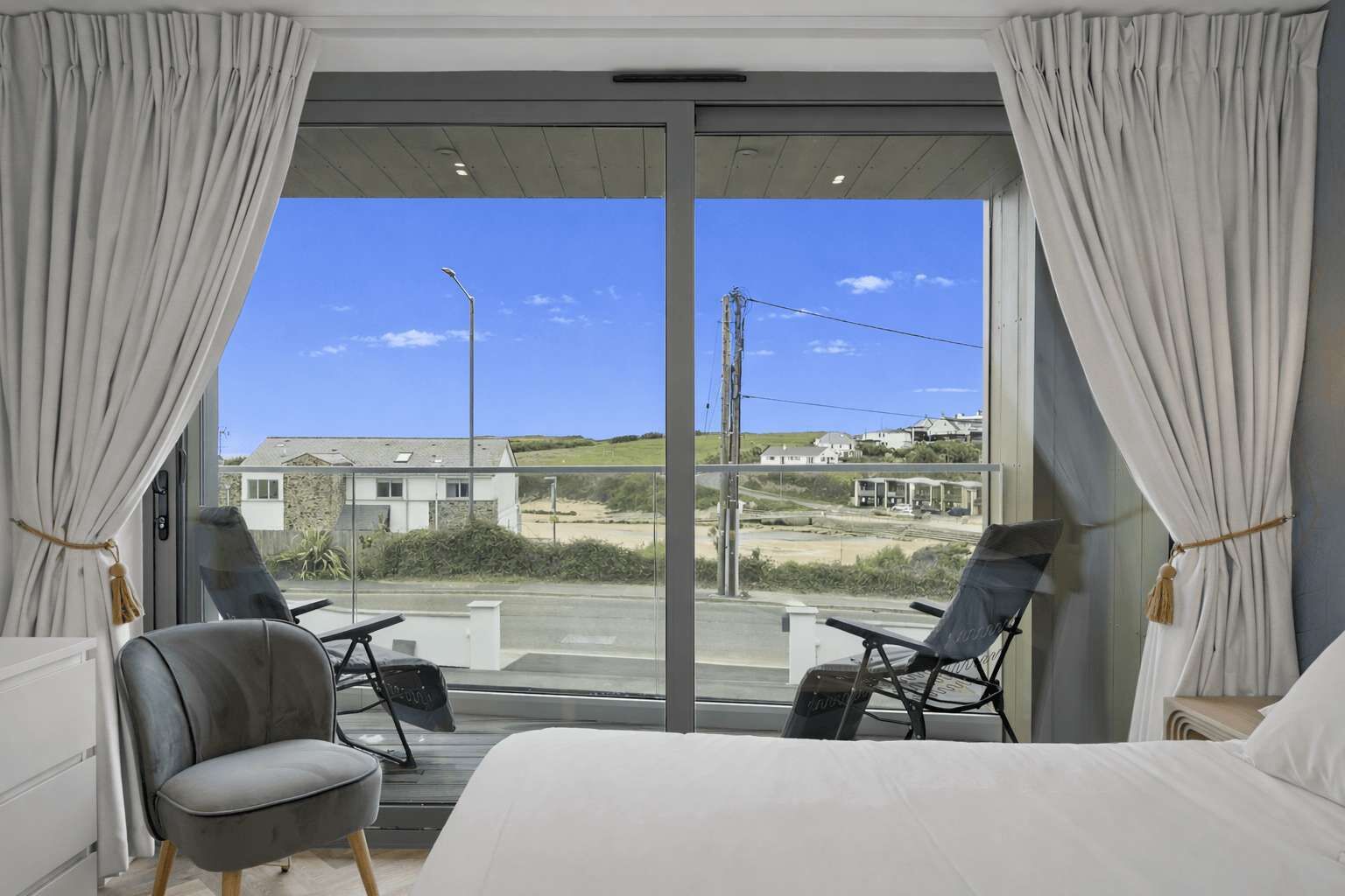 3 多间卧室、办公桌、熨斗/熨衣板、旅行婴儿床